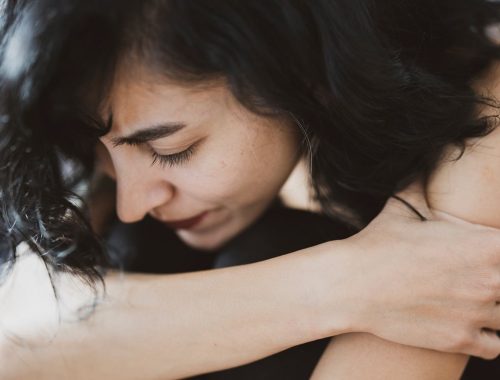 Estrés por trabajo y familia: por qué te sientes al límite (y qué hacer)