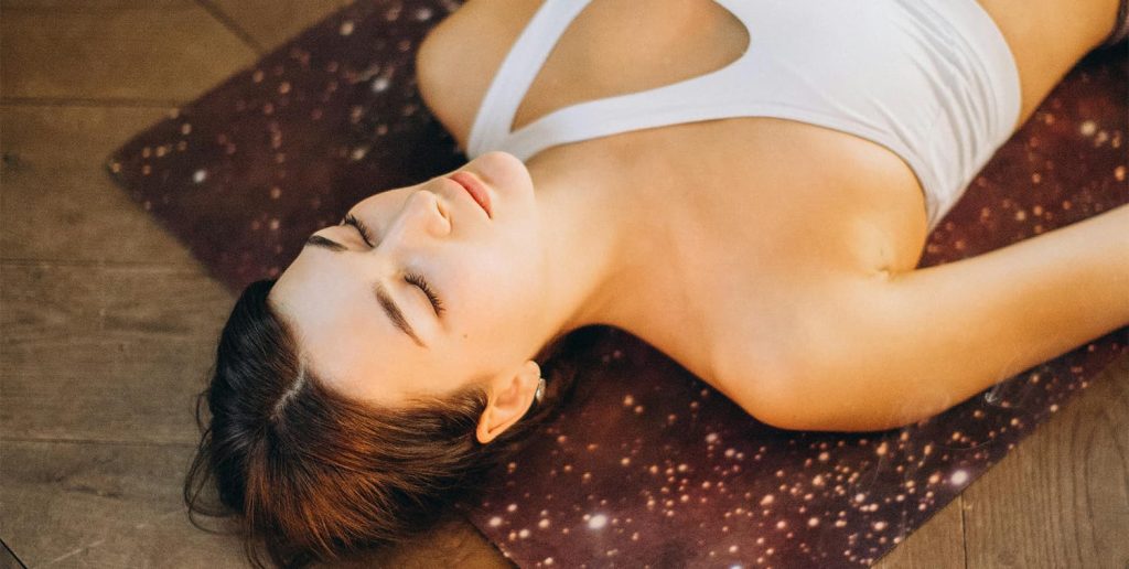 ¿Te cuesta llegar al orgasmo o nunca has tenido uno? Descubre las causas psicológicas más frecuentes de la anorgasmia femenina, cómo funciona realmente el placer femenino y qué estrategias respaldadas por la psicología sexual pueden ayudarte a disfrutar de tu sexualidad con menos presión y más conexión contigo misma.