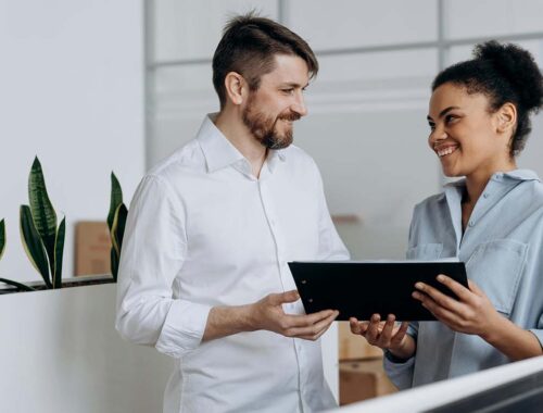 ¿Son recomendables las relaciones en el trabajo?